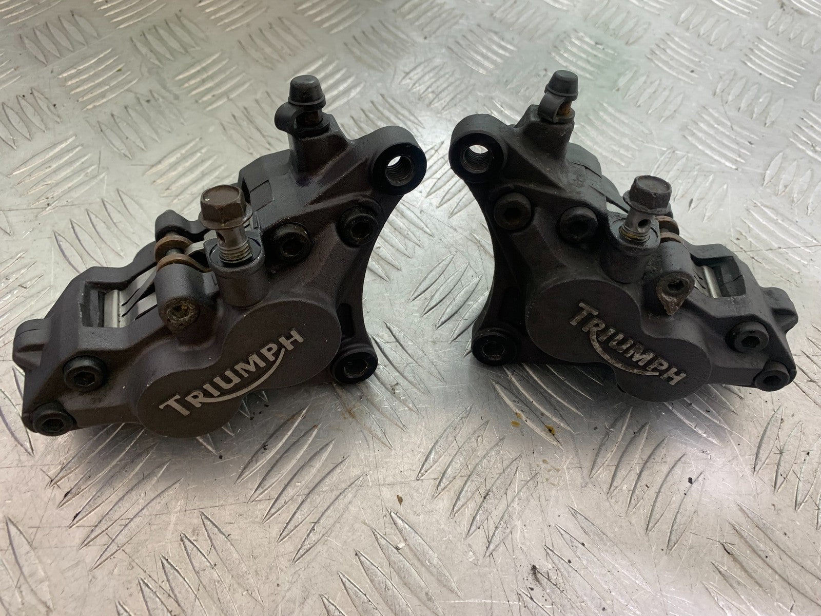 TRIUMPH TROPHY 900 FRONT BRAKE CALIPERS   YEAR 1991-95 (CMB1251)