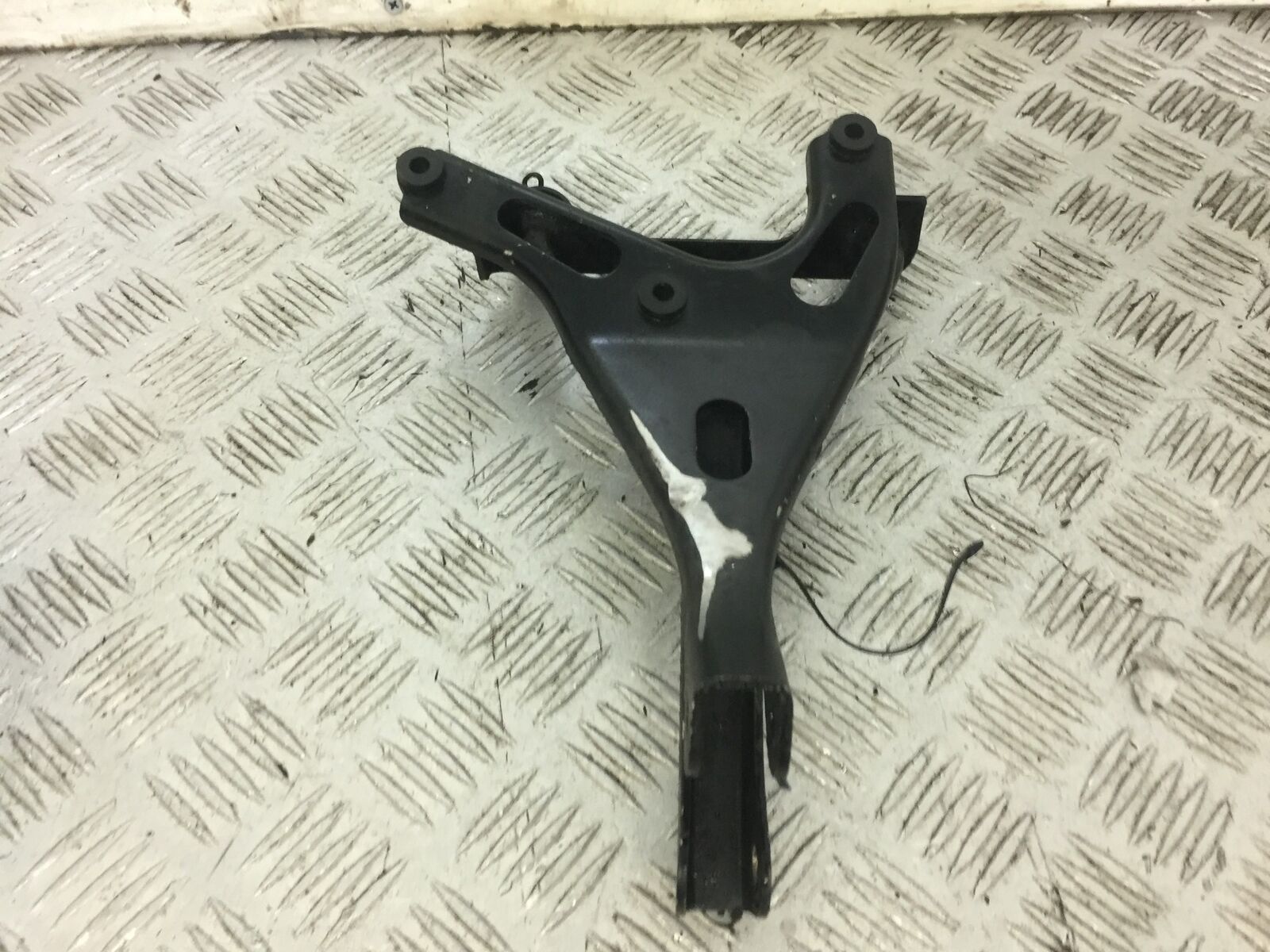 KAWASAKI ZX6R ZX6 G FAIRING BRACKET YEAR 1998-99 (STOCK 684)