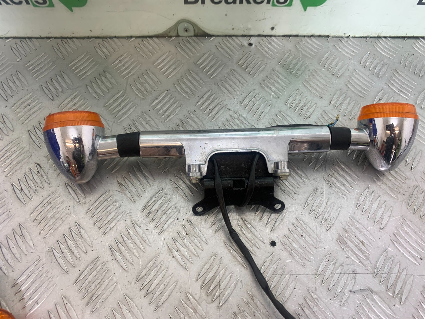 HONDA VTX1300 S-6  FRONT INDICATORS AND BRACKET  YEAR 2004-09 (CMB1159)