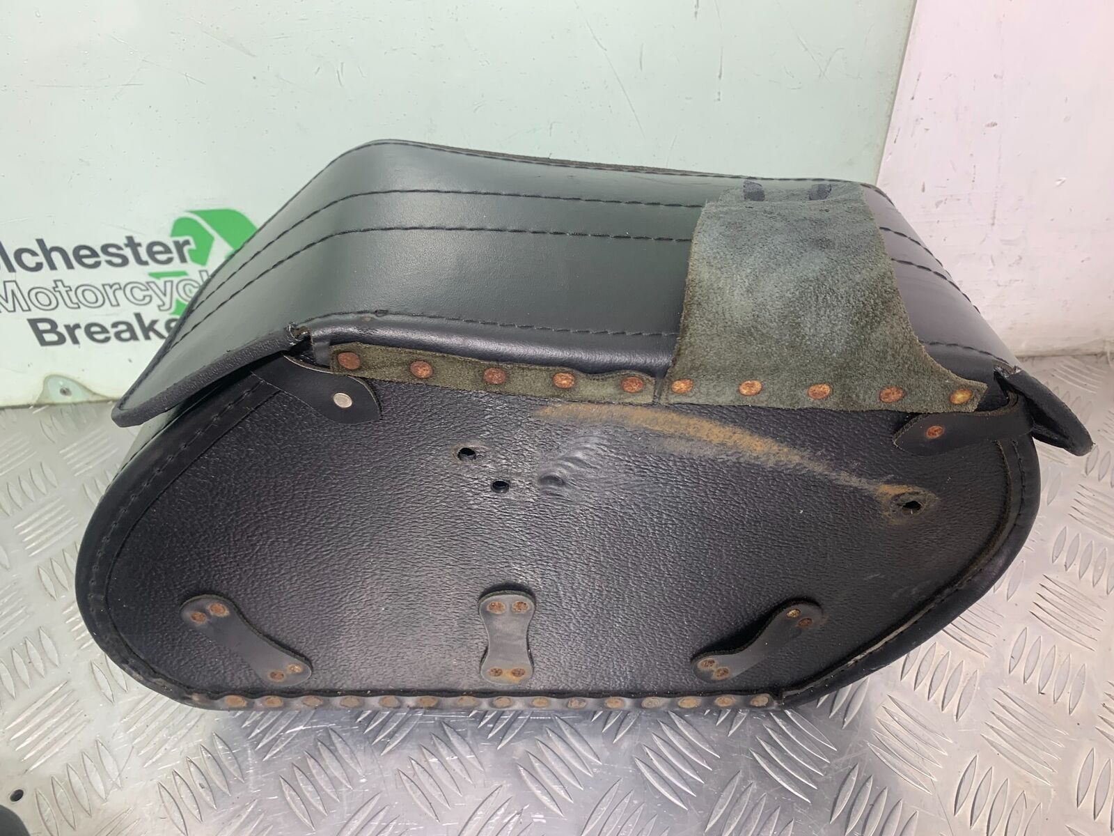 SUZUKI INTRUDER VL800 C800 LEFT SADDLE BAG  YEAR 2012-16 (CMB1039)