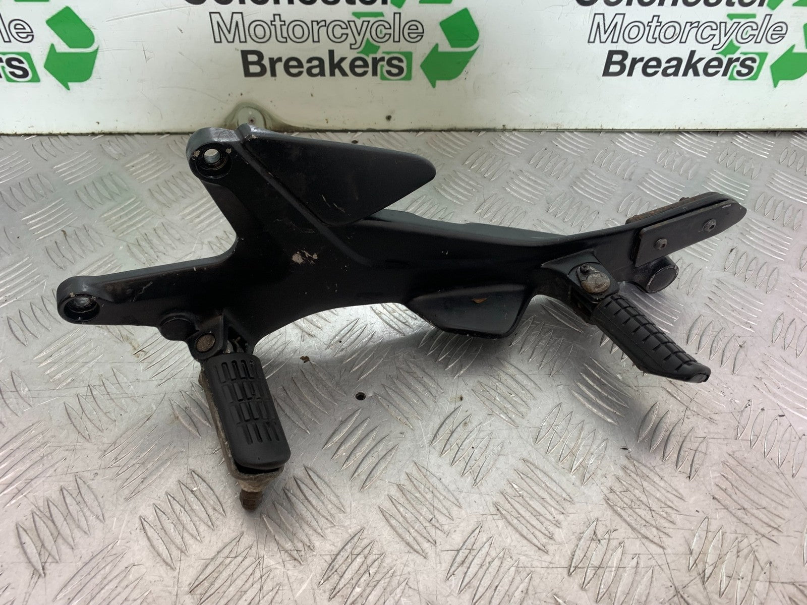 HONDA CBF600 CBF 600 FRONT LEFT HANGER  YEAR 2004 -07 (CMB1247)