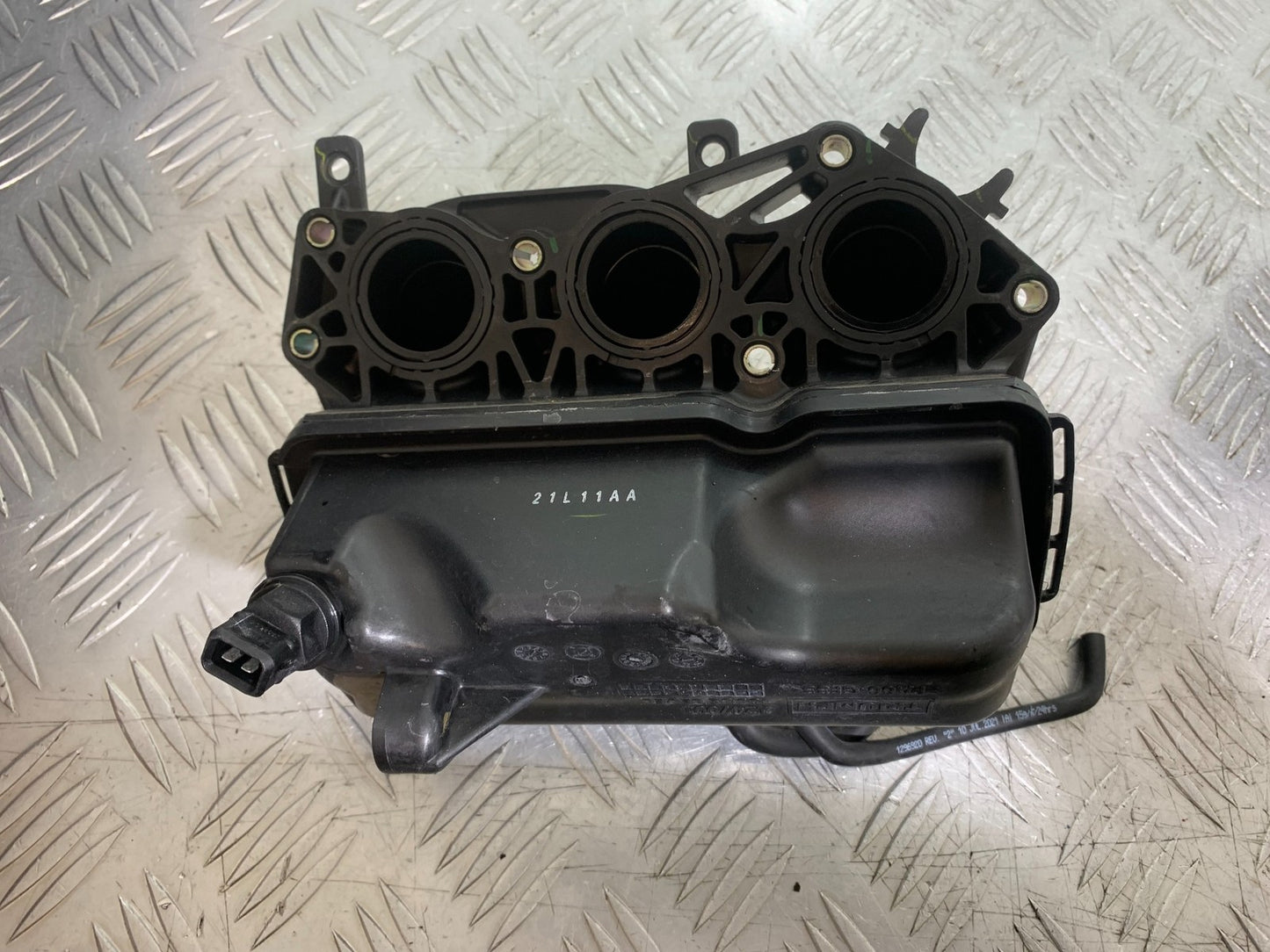 TRIUMPH TRIDENT 660 INTAKE MANIFOLD  YEAR 2021-2024 (CMB1295)
