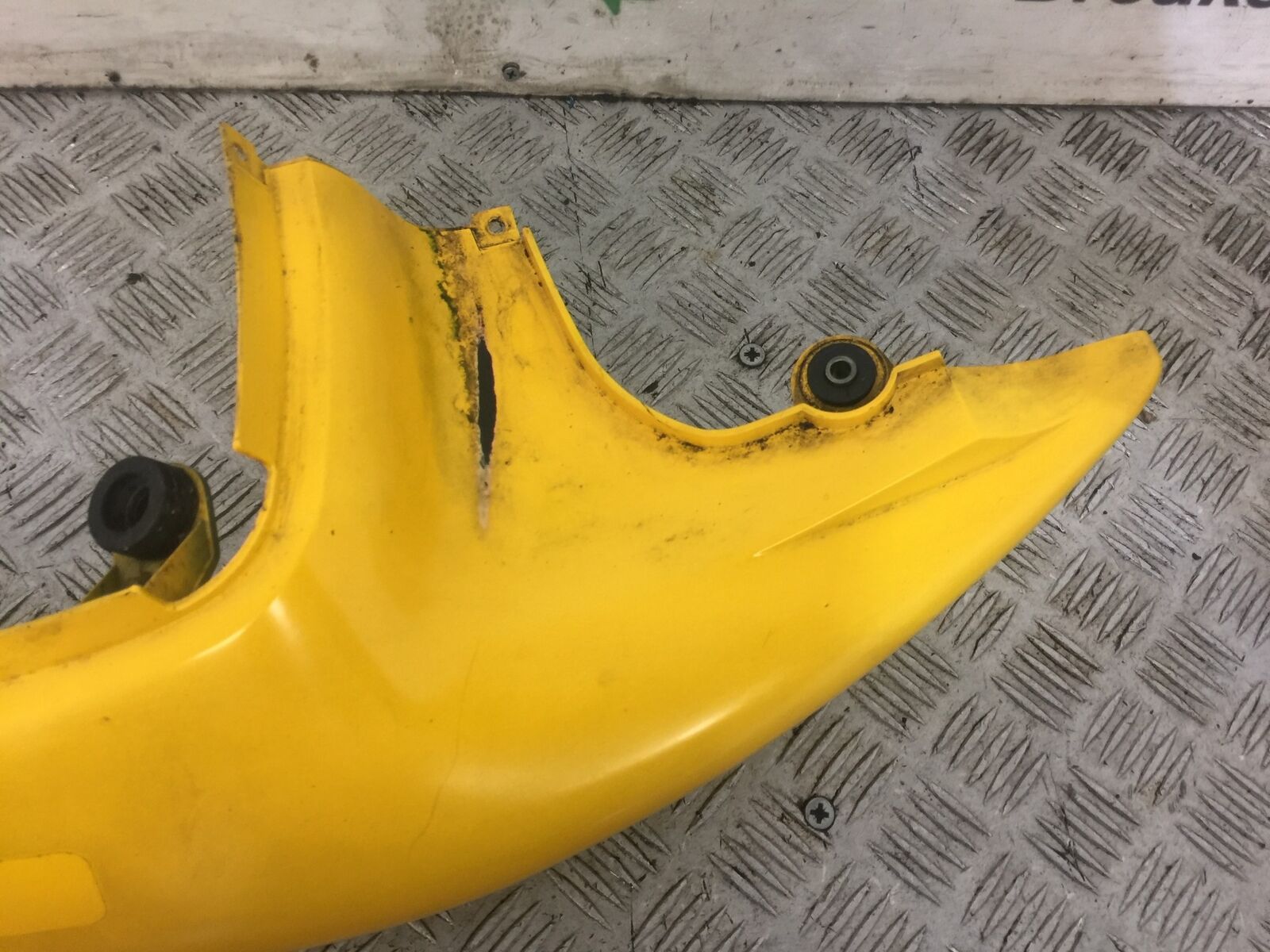 SUZUKI SV650 SV 650 RIGHT SEAT PANEL  YEAR 1999 (STOCK 681)