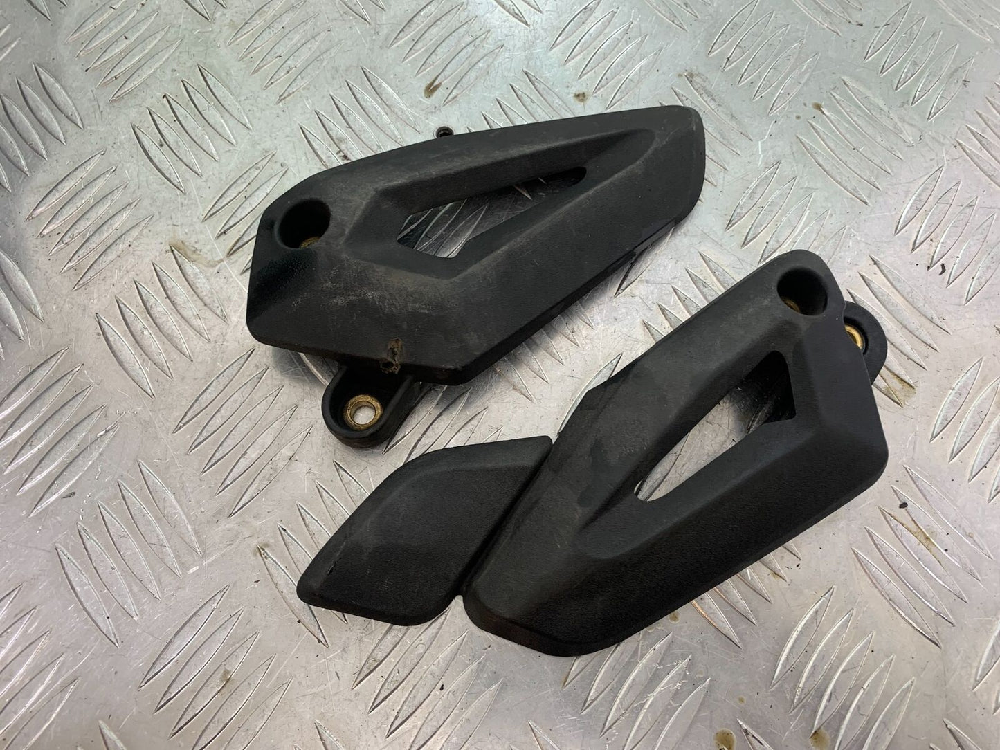 TRIUMPH TIGER 800 XC HEEL PLATES  YEAR 2011-2014 (CMB1022)