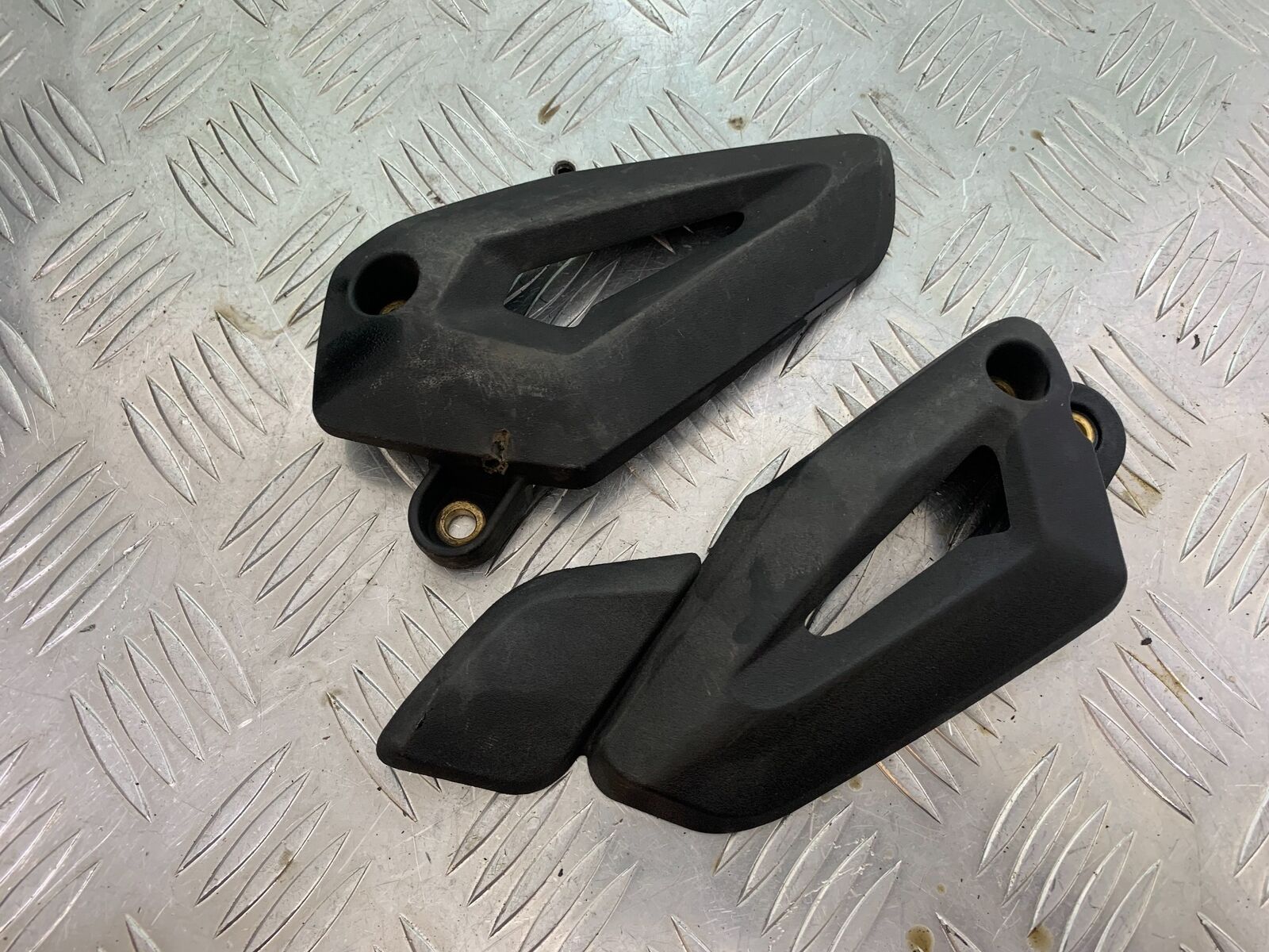 TRIUMPH TIGER 800 XC HEEL PLATES  YEAR 2011-2014 (CMB1022)