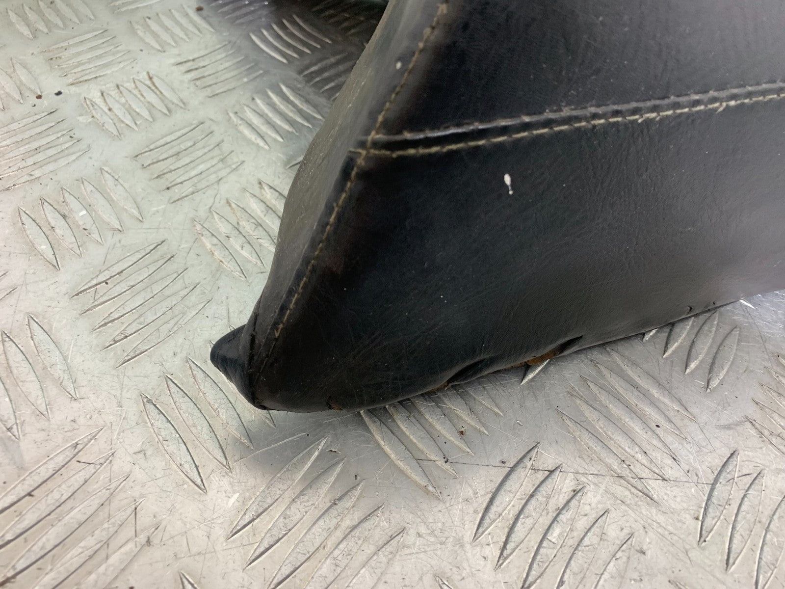 HONDA GL500 GL 500 SILVERWING REAR SEAT AND GRAB RAIL  YEAR 1981-82  (CMB1168)
