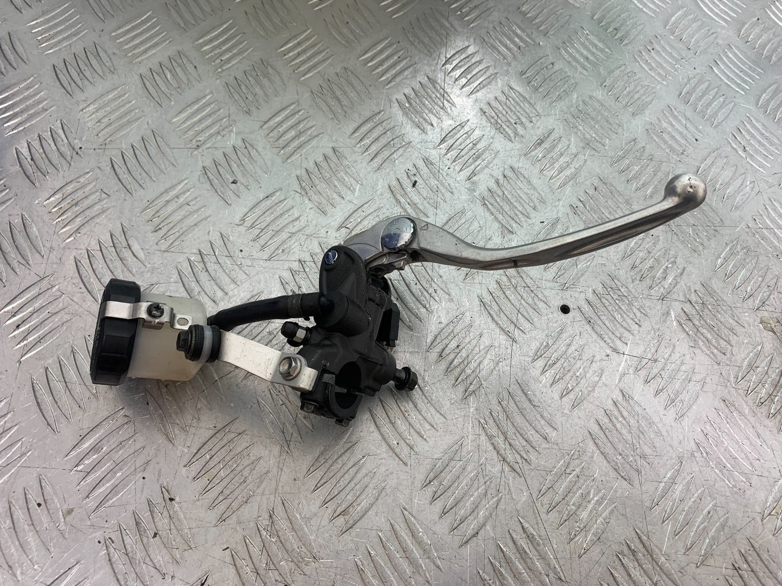 HONDA CBR1000 rr FIREBLADE FRONT MASTER CYLINDER    2012-2016 (CMB1280)
