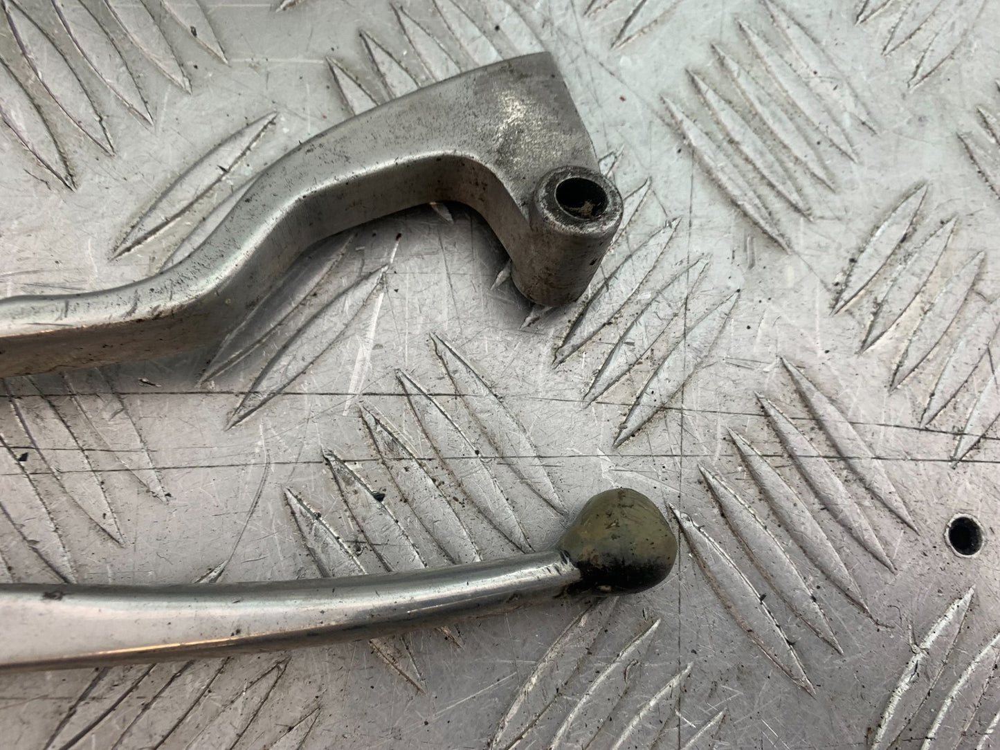 KAWASAKI GT550 GT 550 CLUTCH AND BRAKE LEVERS   YEAR 1989-1994