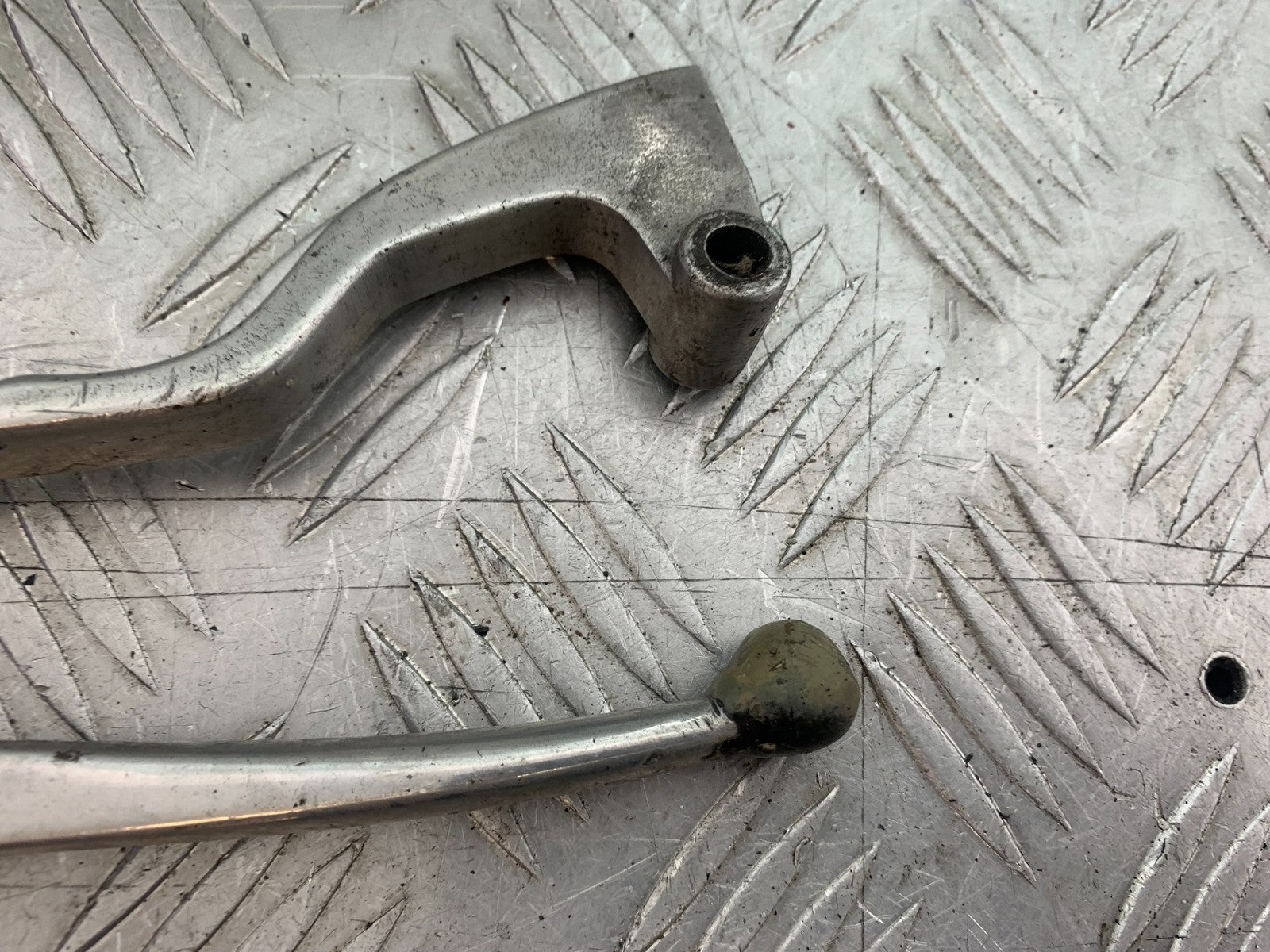 KAWASAKI GT550 GT 550 CLUTCH AND BRAKE LEVERS   YEAR 1989-1994