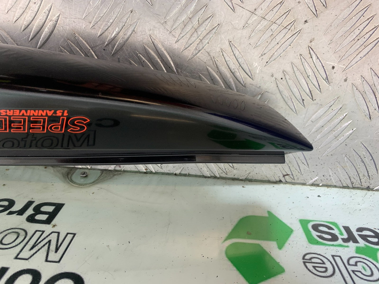 TRIUMPH SPEED TRIPLE R 1050 RIGHT SEAT PANEL  2009 (CMB1183)