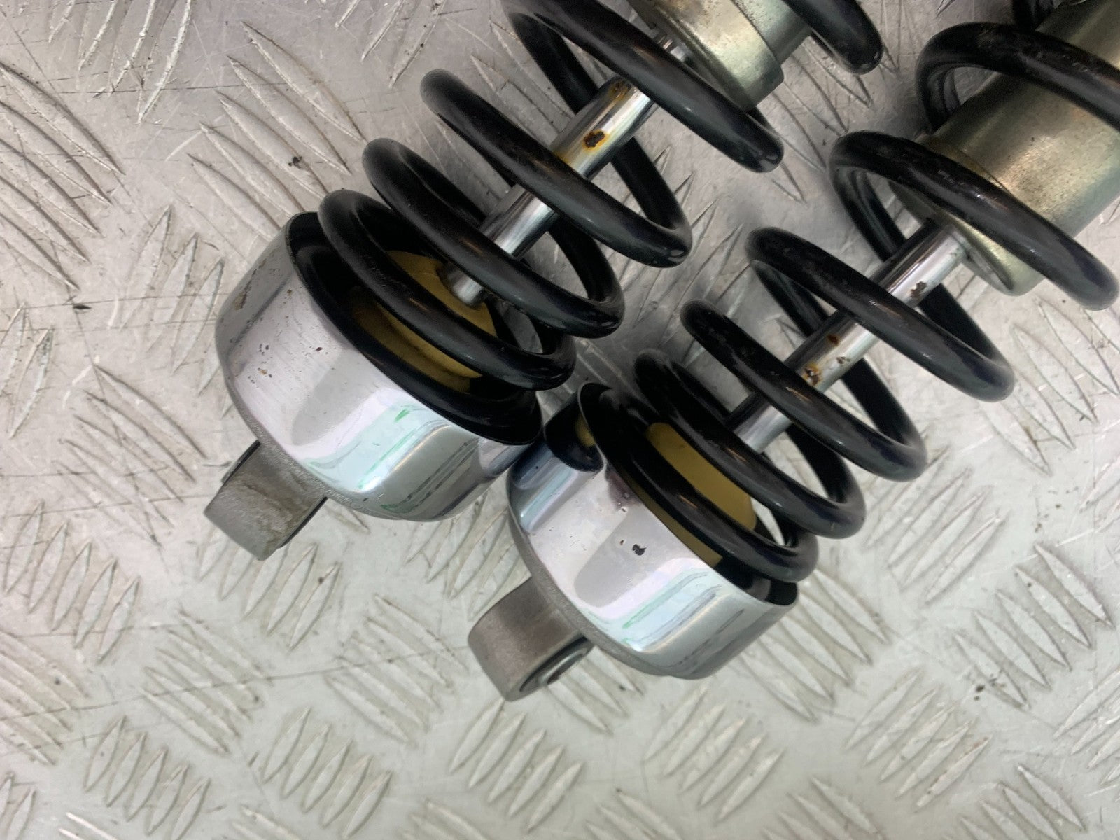 BSA 650 GOLD STAR REAR SHOCK YEAR 2022-2025 (CMB1262)