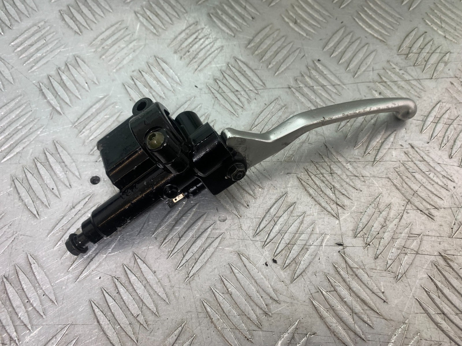 PIAGGIO VESPA GTS 125 FRONT MASTER CYLINDER YEAR 2009-14  (CMB1261)