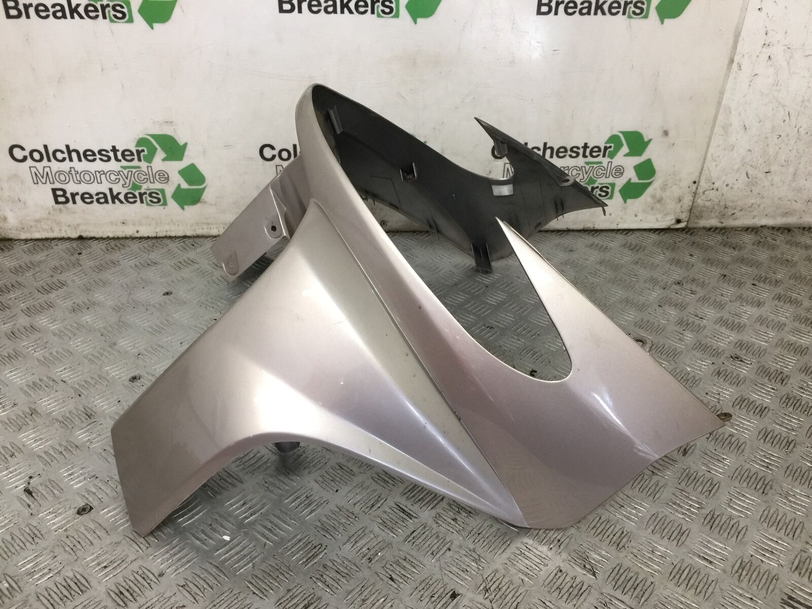 SUZUKI AN 250 BURGMAN TOP FAIRING   YEAR 1999  (STOCK 881)