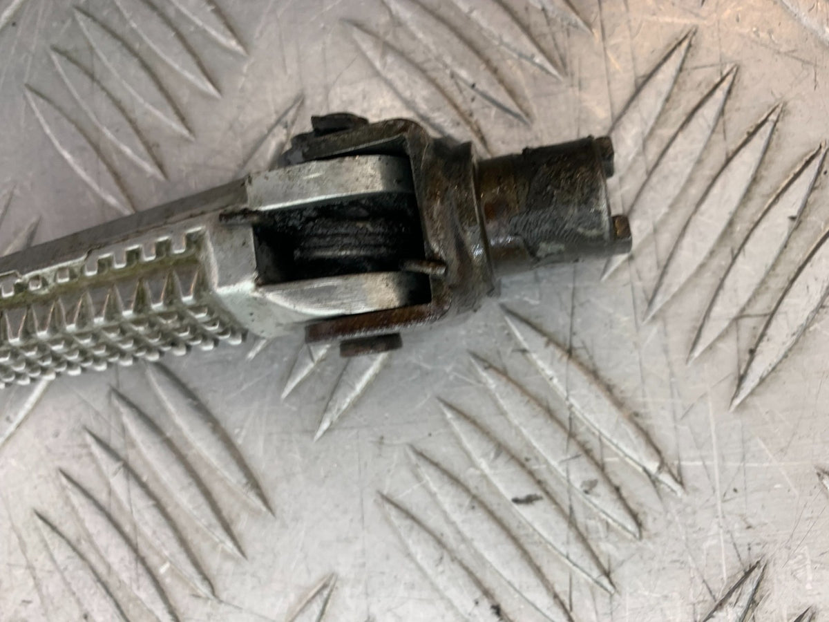 SUZUKI GSXR600 GSXR 600 SRAD FRONT RIGHT FOOTPEG   YEAR 1997-2000 (CMB1276)