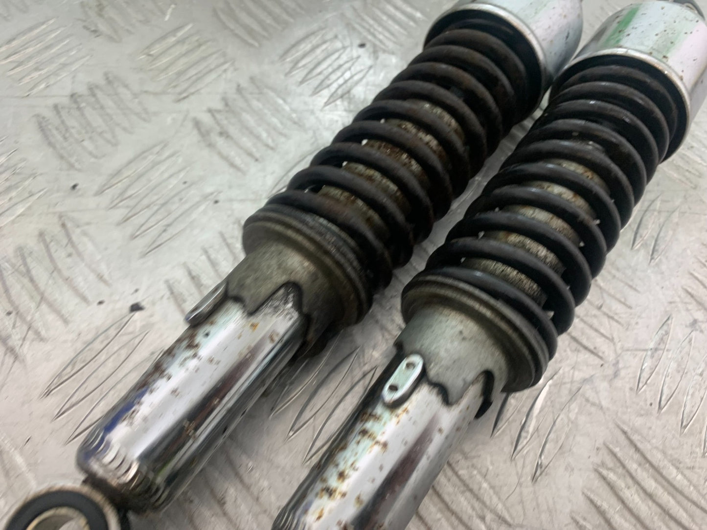 SUZUKI GP100 GP 100 REAR SHOCKS  YEAR 1978-1988 (CMB1259)