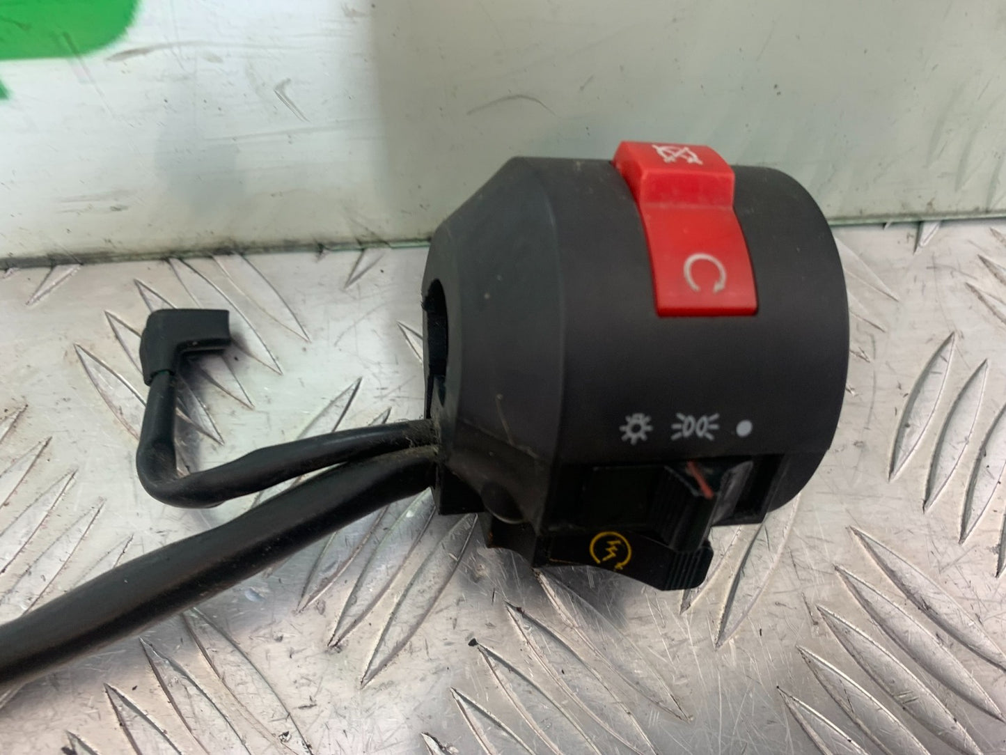 PIONEER NEVADA XF125 RIGHT SWITCH GEAR   YEAR 2009 (CMB1214)