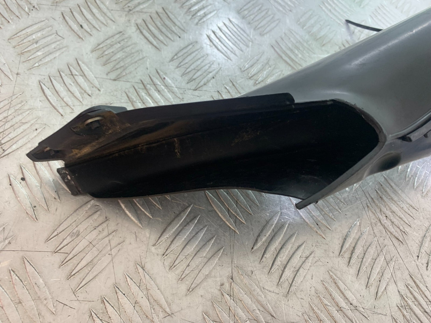 APRILIA RSV4 FACTORY LEFT AIR TUBE   YEAR 2009-2012 (CMB1224)