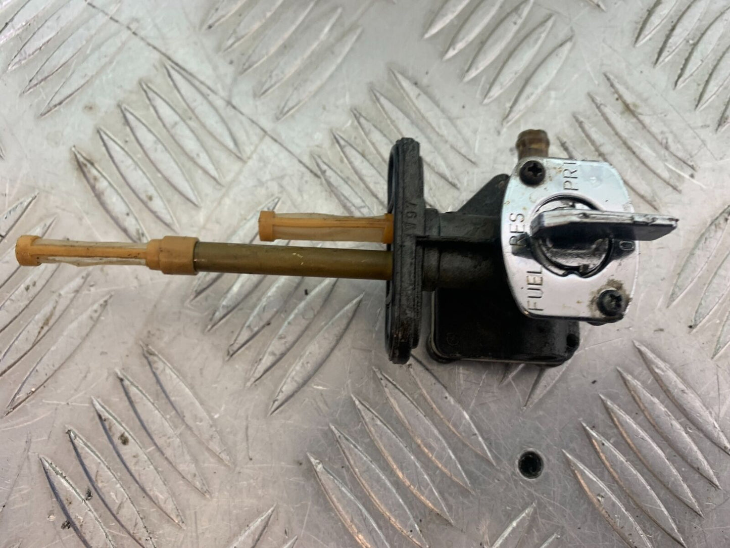 KAWASAKI Z750 ZR750 ZR-7S PETROL TAP   YEAR 1999-05 (CMB1135)