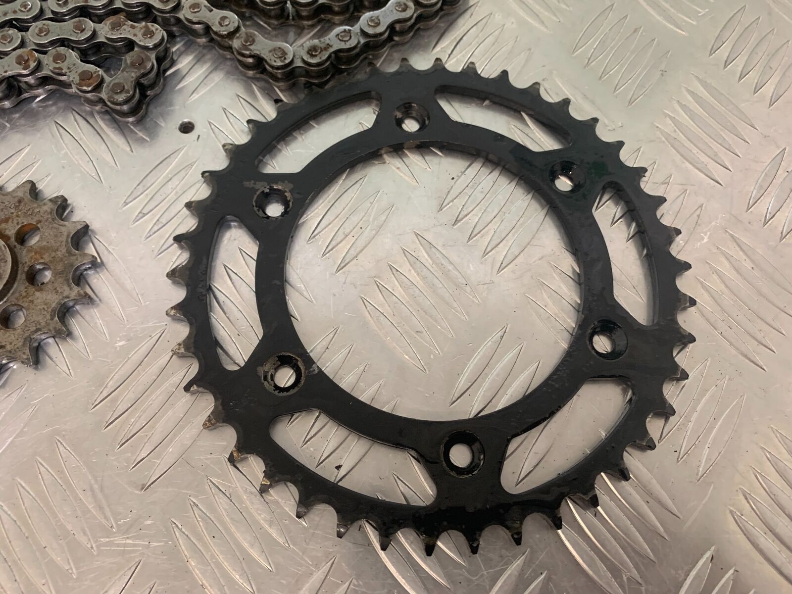 KTM 640 DUKE 2 CHAIN AND SPROCKETS (USED) YEAR 2000-2006 (STOCK 988)