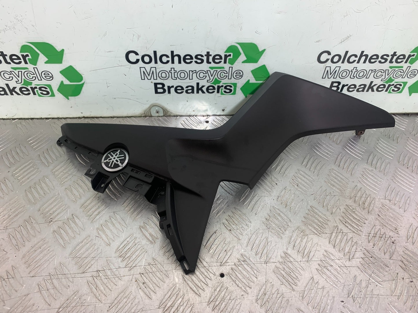YAMAHA XMAX 300 SIDE INFILL PANEL  YEAR 2017-2020 (CMB1218)