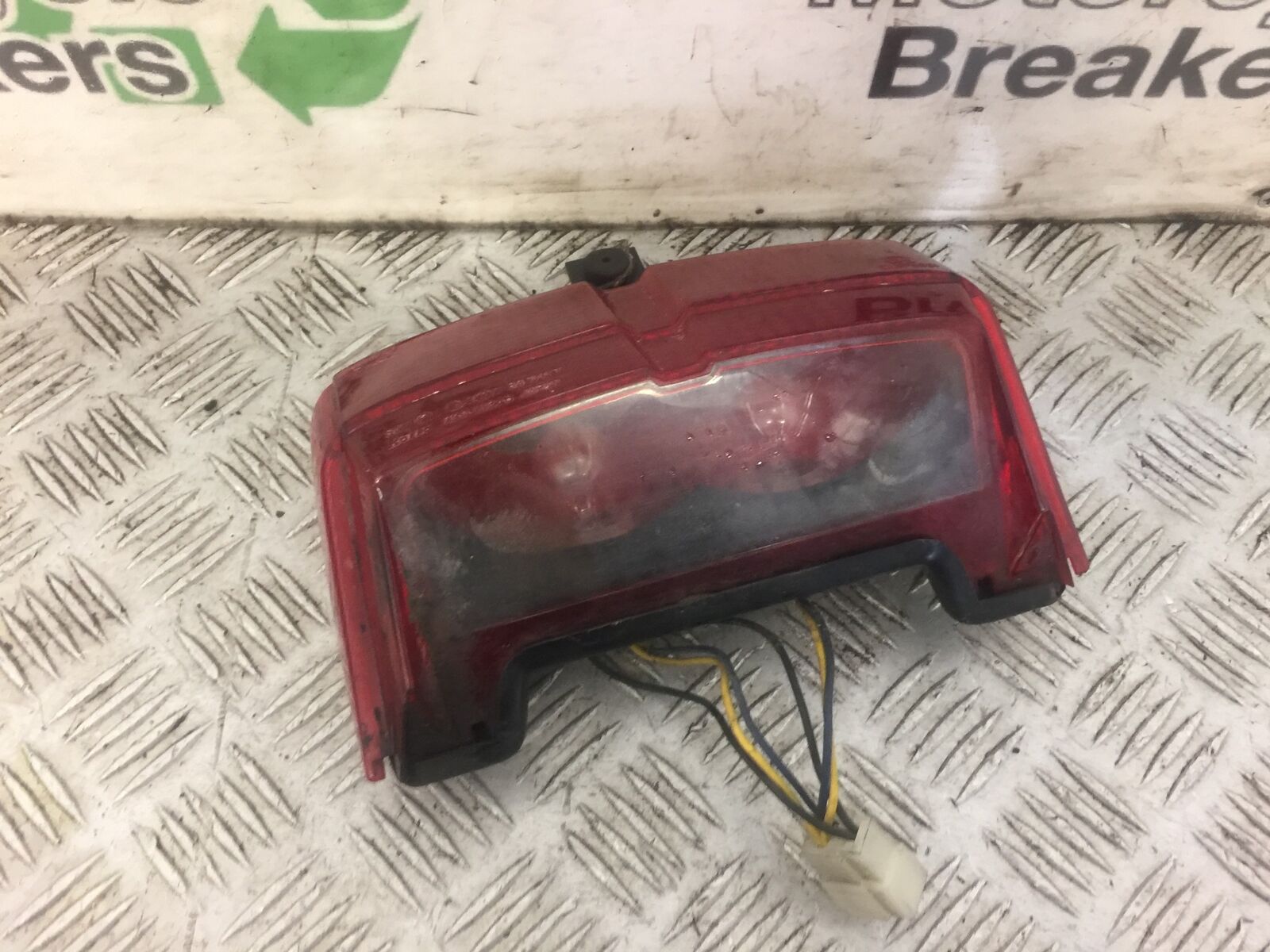 YAMAHA FJ1200 FJ 1200 3XW REAR LIGHT YEAR 1991 (STOCK 482)