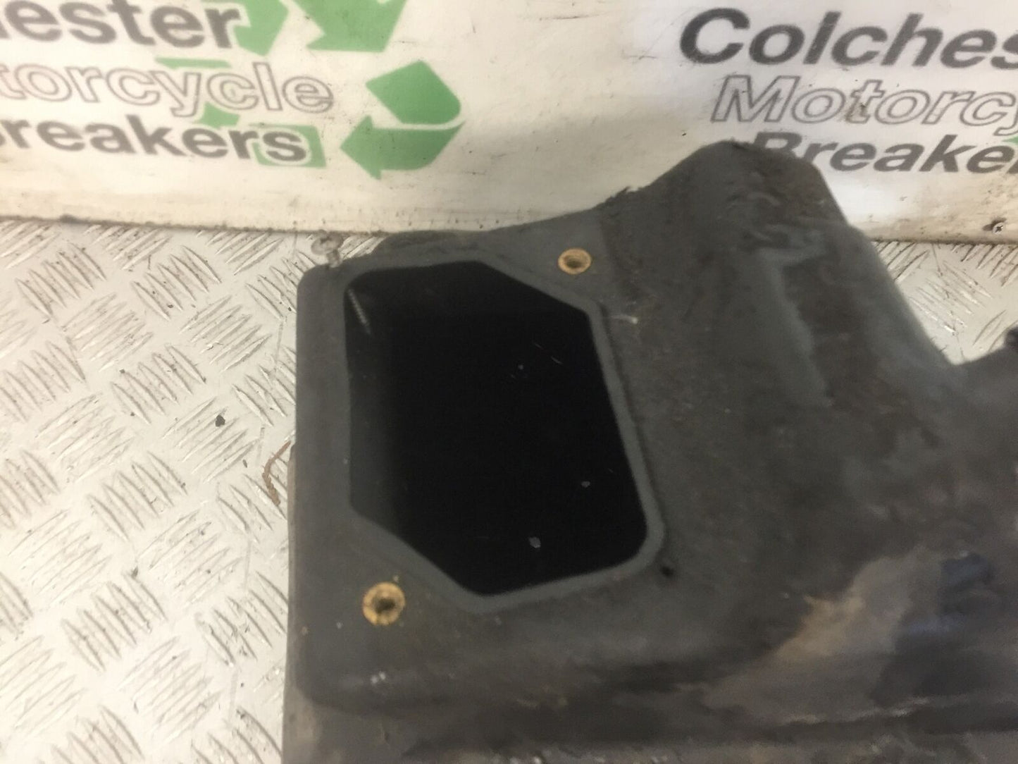 YAMAHA XT125X XT125 X AIRBOX  YEAR 2008  (STOCK 857)