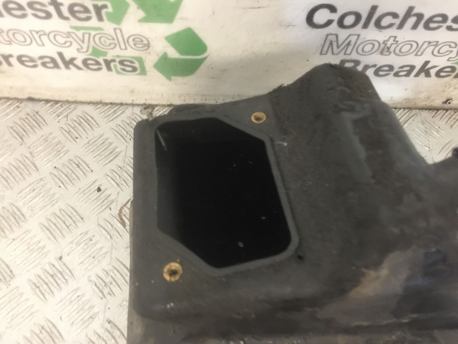 YAMAHA XT125X XT125 X AIRBOX  YEAR 2008  (STOCK 857)