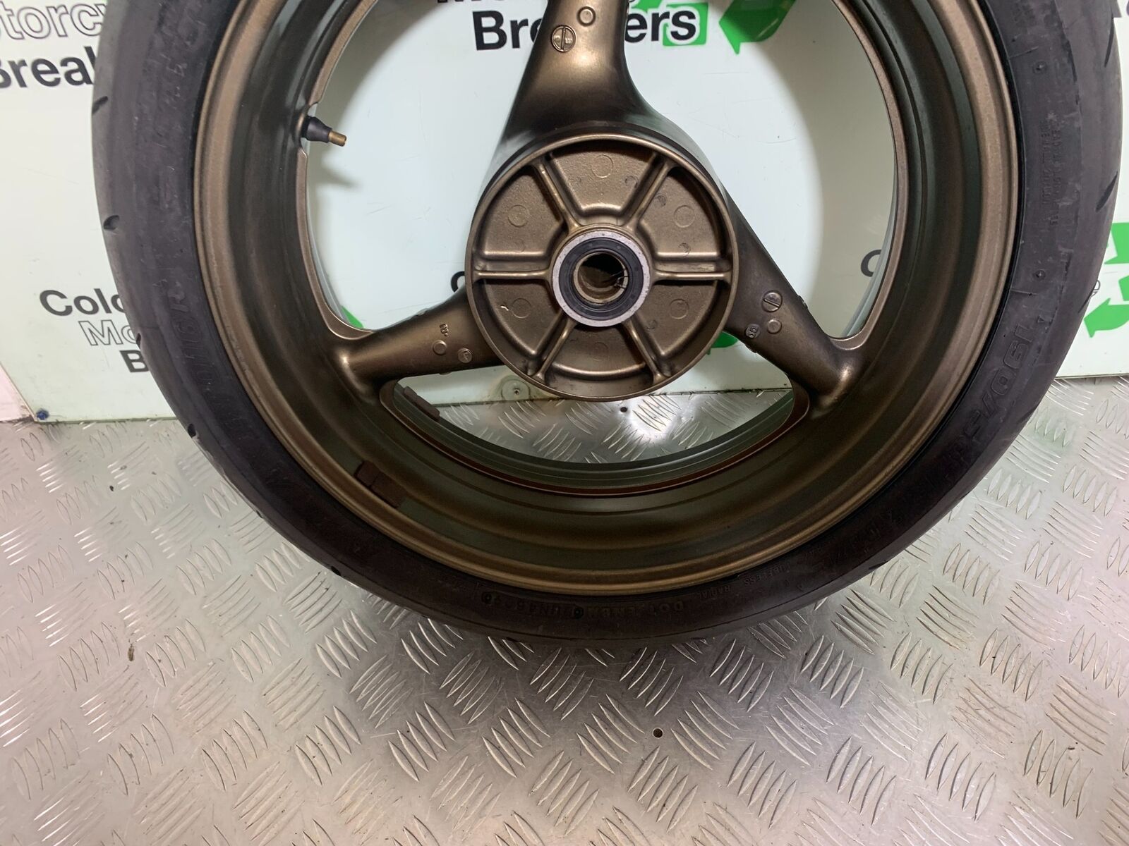 HONDA CBR 929 RRY FIREBLADE REAR WHEEL   YEAR 2000-01 (CMB1094)