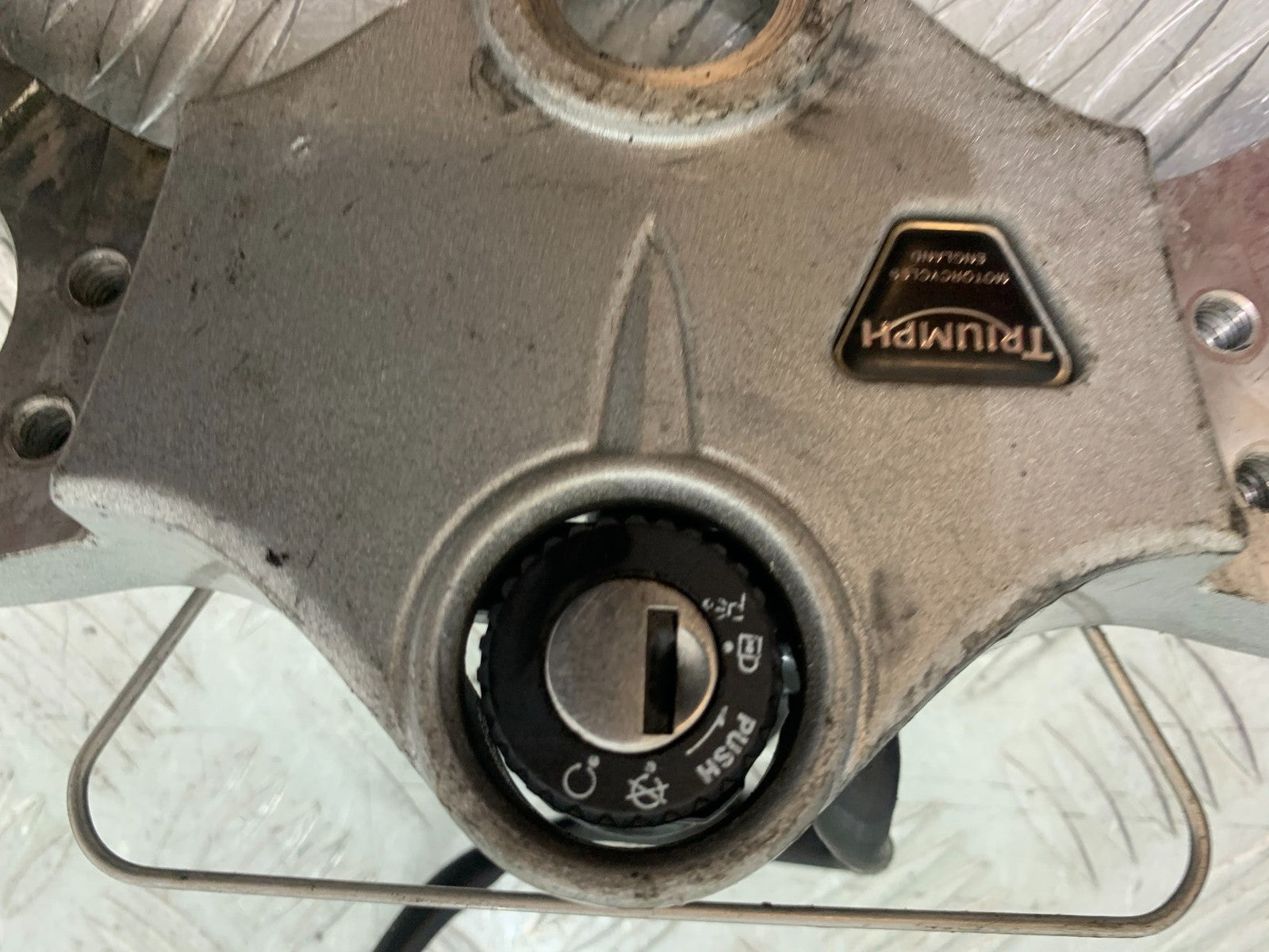 TRIUMPH 1050 SPRINT ST LOCKS AND KEY  2003-2011 (CMB1285)