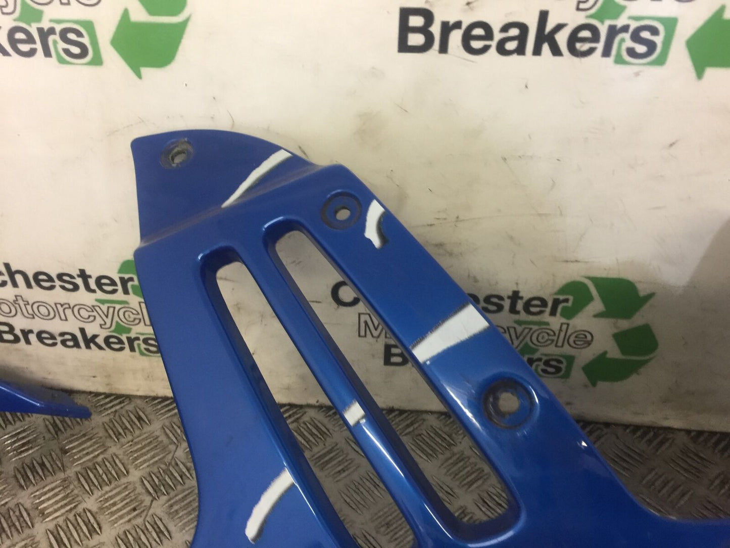 TRIUMPH 900 TIGER RIGHT FAIRING PANEL  YEAR 1993-1999 STOCK 445