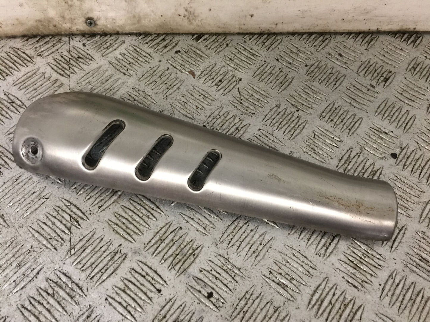 TRIUMPH 900 STREET SCRAMBLER EXHAUST SHIELD YEAR 2018  (STOCK 896)