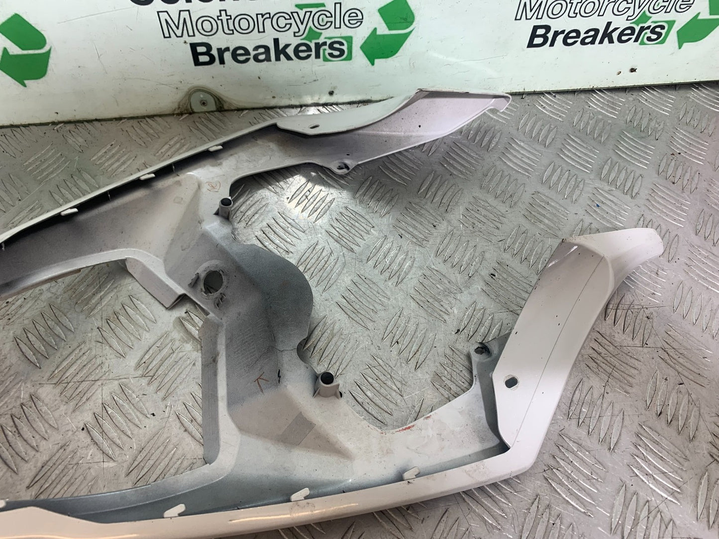 YAMAHA YZF R1 14 B BIG BANG SEAT UNIT   2009-14 (CMB1175)