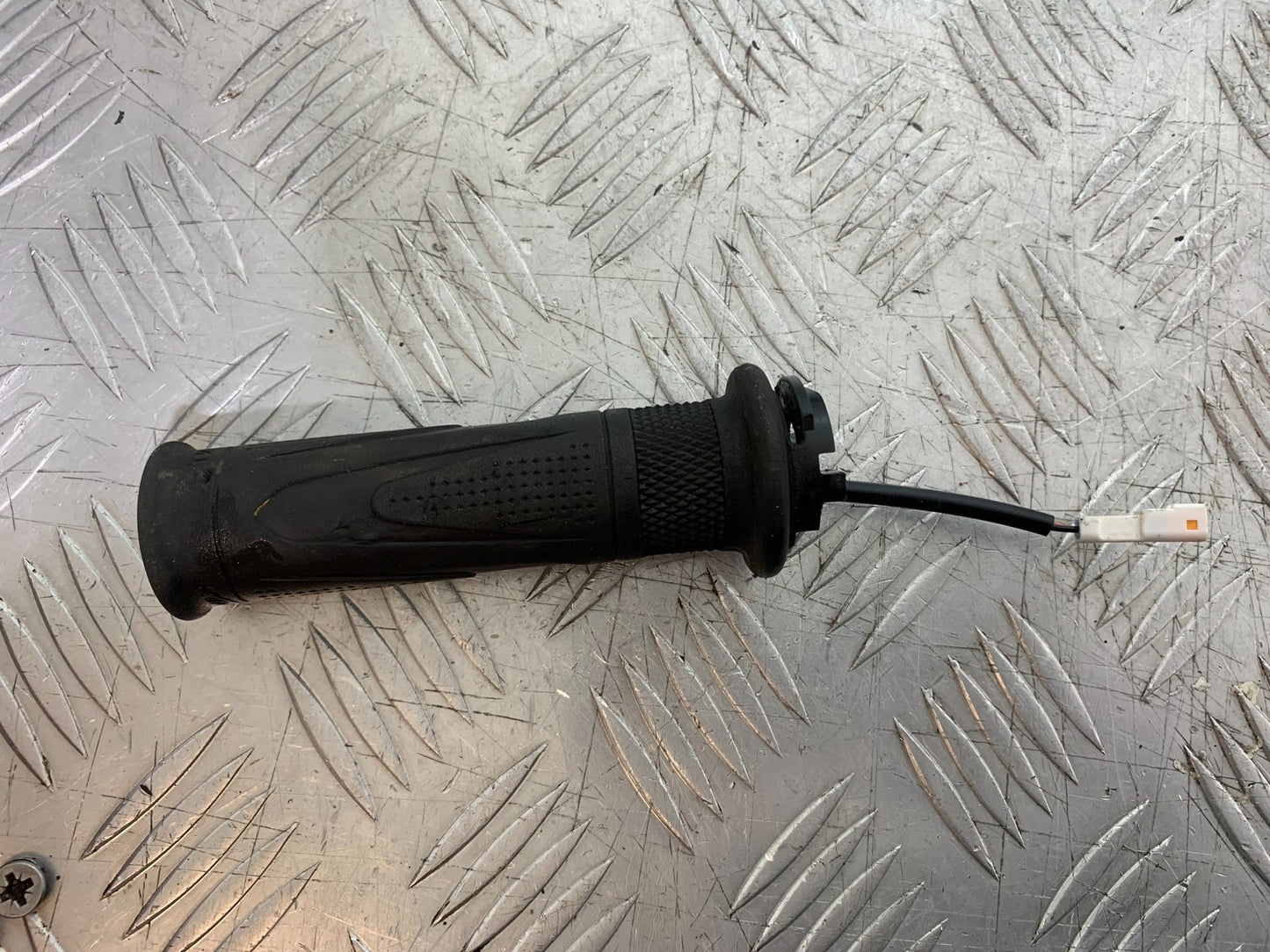 TRIUMPH TRIDENT 660 RIGHT HEATED GRIP  YEAR 2021-2024 (CMB1295)