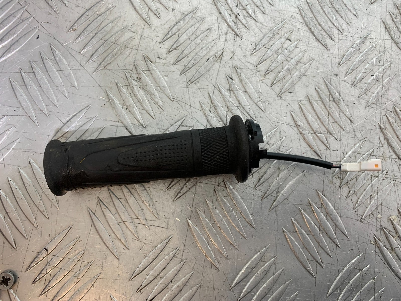 TRIUMPH TRIDENT 660 RIGHT HEATED GRIP  YEAR 2021-2024 (CMB1295)