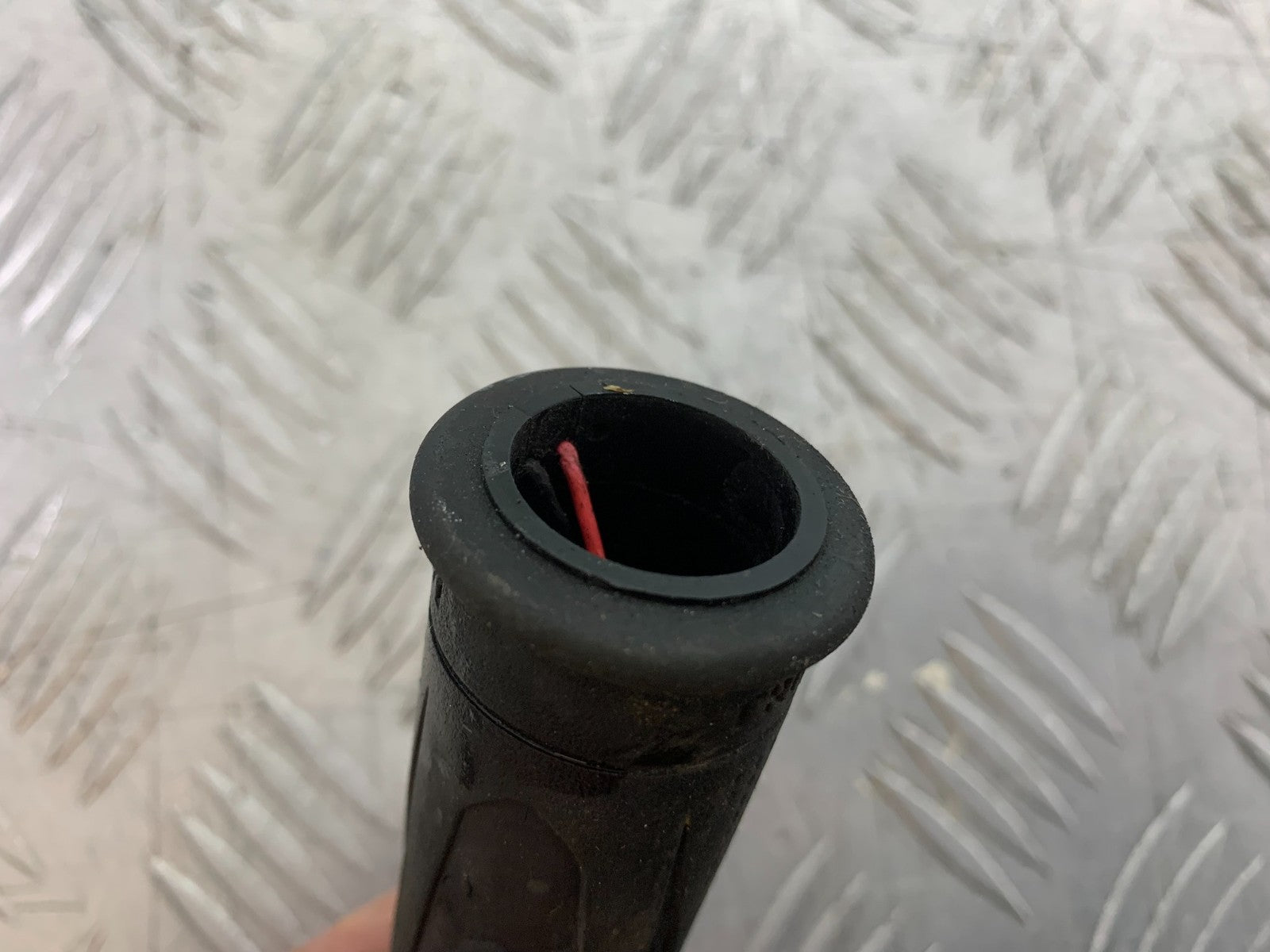 TRIUMPH TRIDENT 660 RIGHT HEATED GRIP  YEAR 2021-2024 (CMB1295)