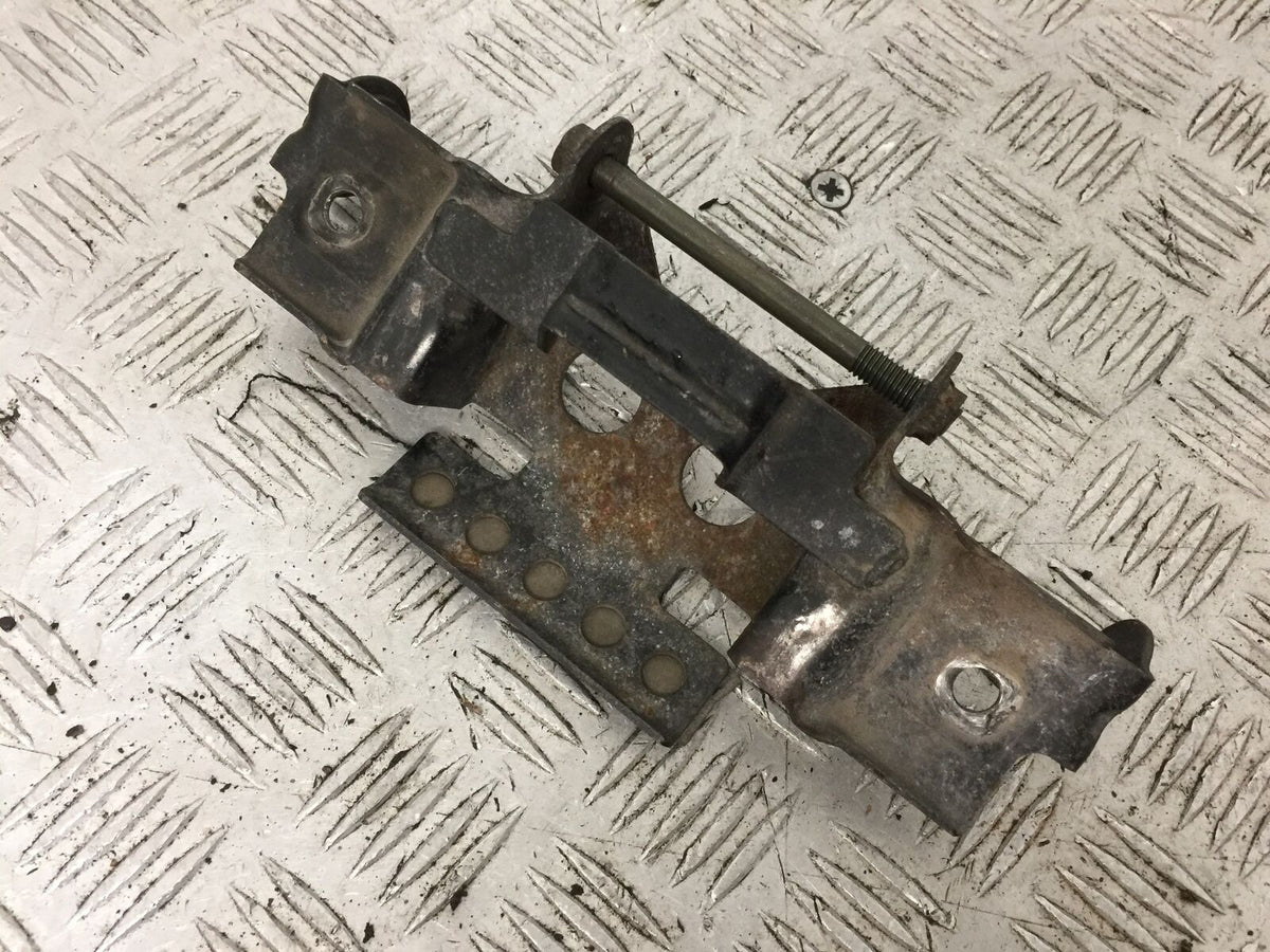 SUZUKI GSXR750 GSXR 750 SRAD TANK BRACKET YEAR 1999 (STOCK 880)