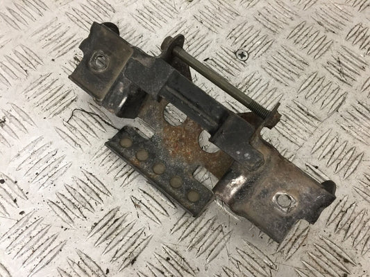 SUZUKI GSXR750 GSXR 750 SRAD TANK BRACKET YEAR 1999 (STOCK 880)