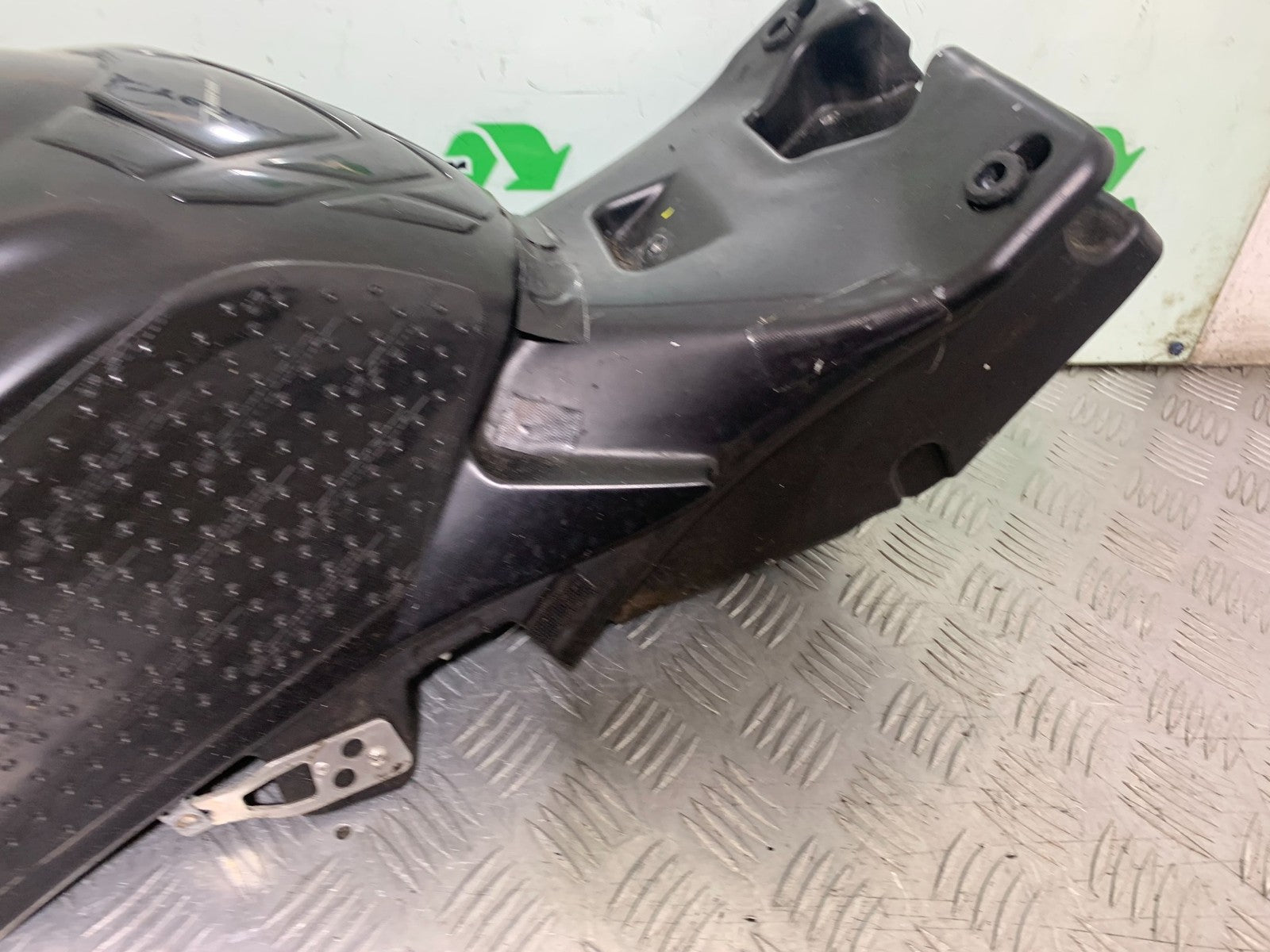 APRILIA TUONO 1000 V4R PETROL TANK  YEAR 2011-13  (CMB1316)