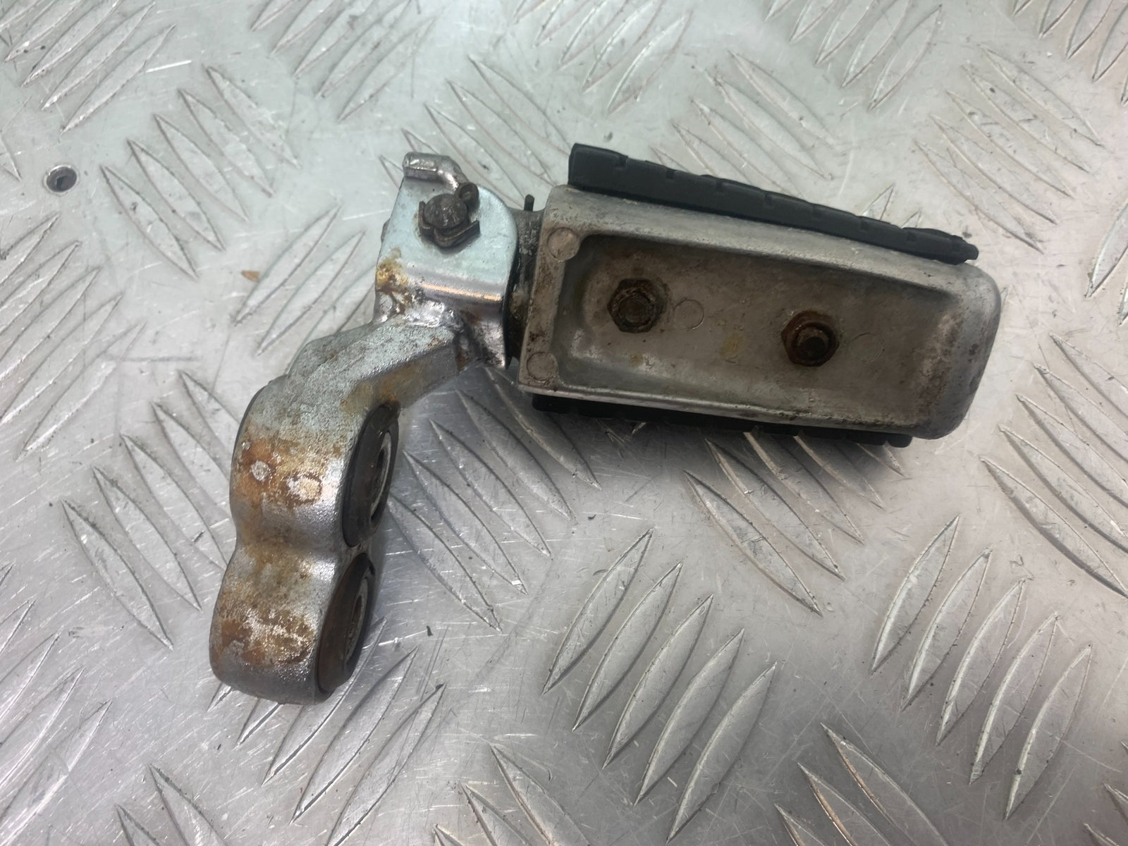 YAMAHA XV535 XV 535 VIRAGO FRONT RIGHT FOOTPEG  YEAR 1994-02 (CMB1139)