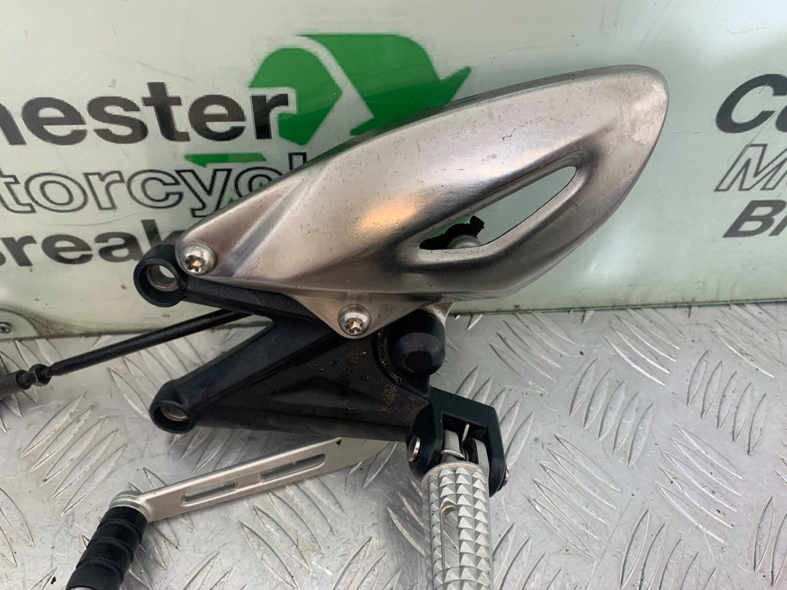 TRIUMPH 675 STREET TRIPLE R FRONT LEFT HANGER PEG LEVER  YEAR 2013-16 (CMB1221)