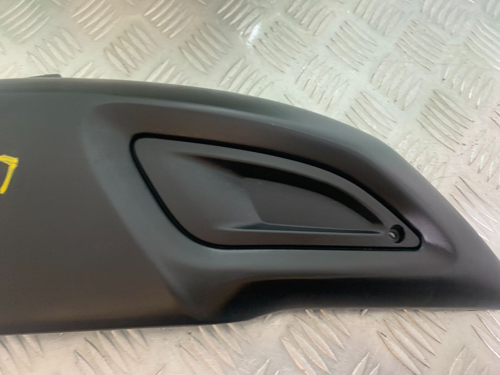 DUCATI DIAVEL 1200 LEFT AIR DUCT COVER   YEAR 2014-17 (CMB1054)