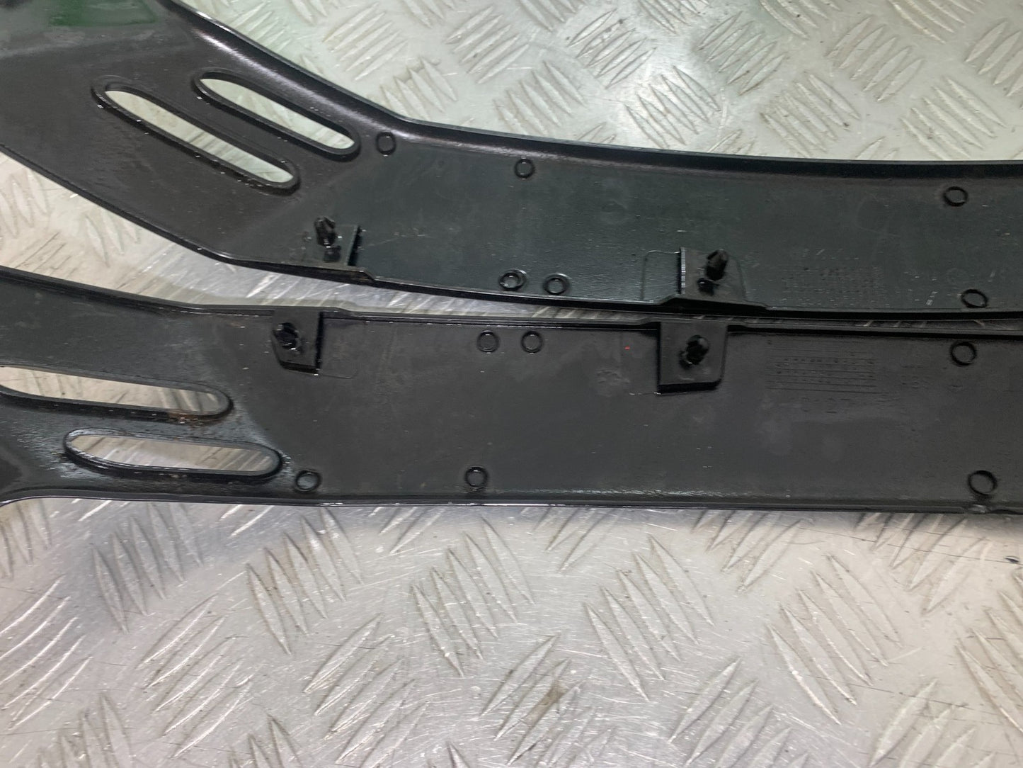 PIAGGIO VESPA GTS 125 LEFT & RIGHT LOWER INFILLS YEAR 2009-14  (CMB1261)