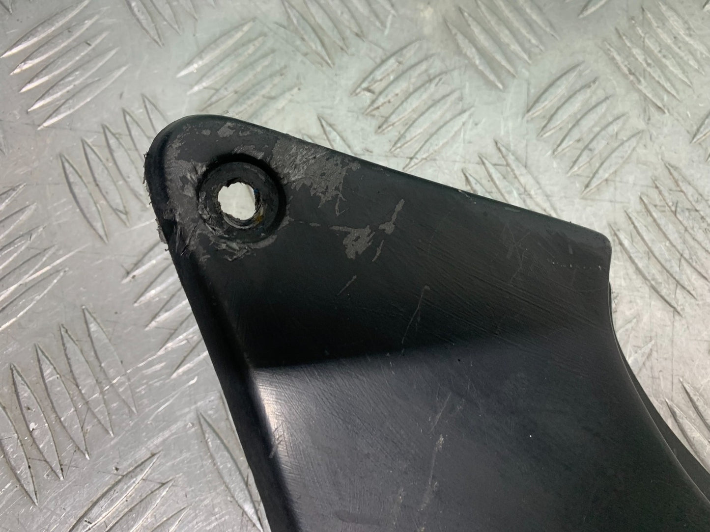 HONDA CB600 CB 600 HORNET LEFT SEAT PANEL   YEAR 1998-2002 (CMB1297)