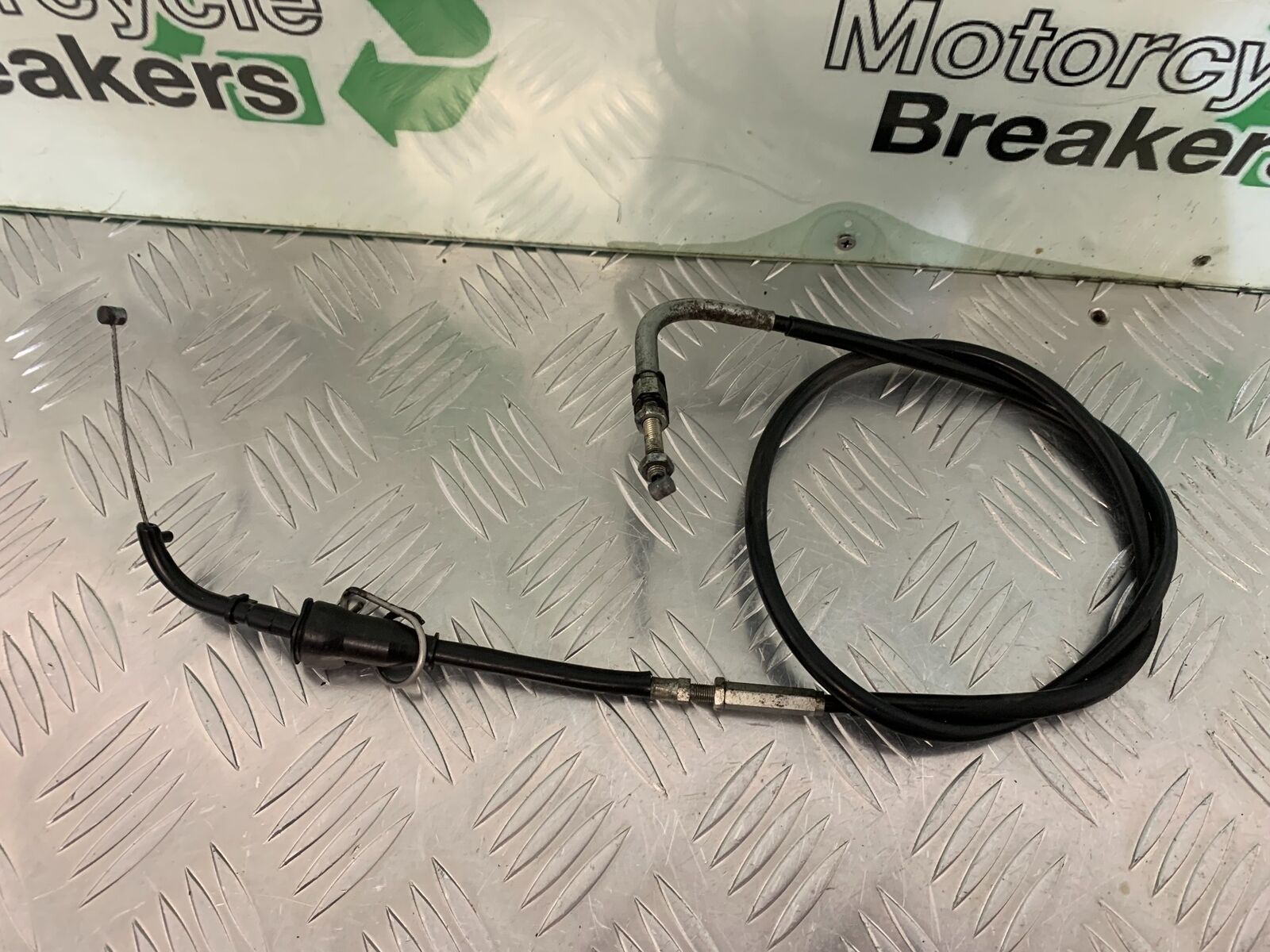 TRIUMPH DAYTONA T595 955i THROTTLE CABLE  YEAR 1997-2000 (STOCK 981)