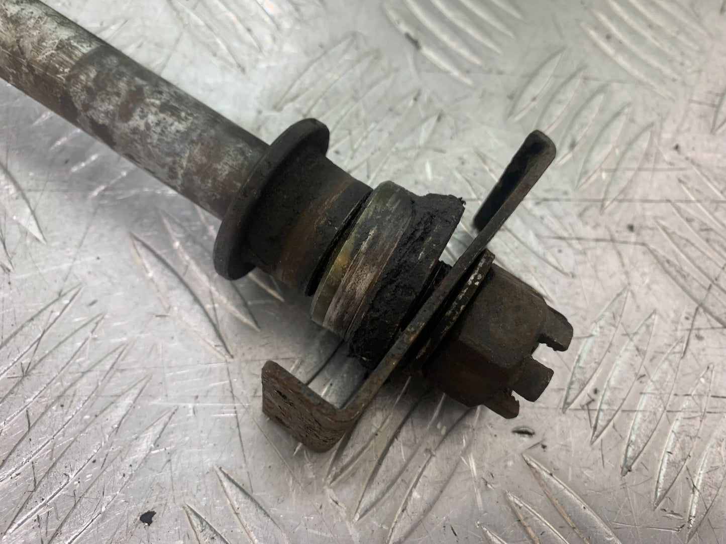 KAWASAKI Z750 Z 750 REAR WHEEL SPINDLE YEAR 2004-2006  (CMB1234)