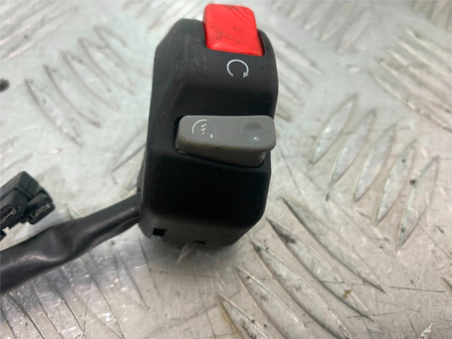 YAMAHA YZF R1 4C8 RIGHT SWITCH GEAR YEAR 2007-2008 (CMB1237)