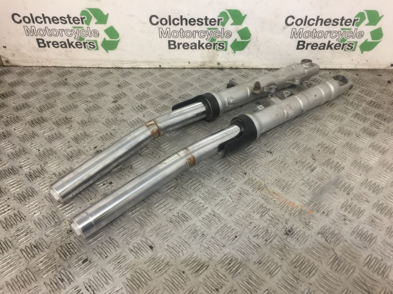 YAMAHA FZ6 FORKS (BENT SOLD FOR PARTS)  YEAR 2004 (STOCK 693)