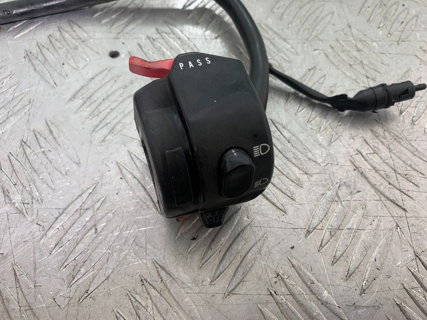 TRIUMPH 1050 SPRINT GT LEFT SWITCH GEAR  YEAR 2010-2016 (CMB1250)