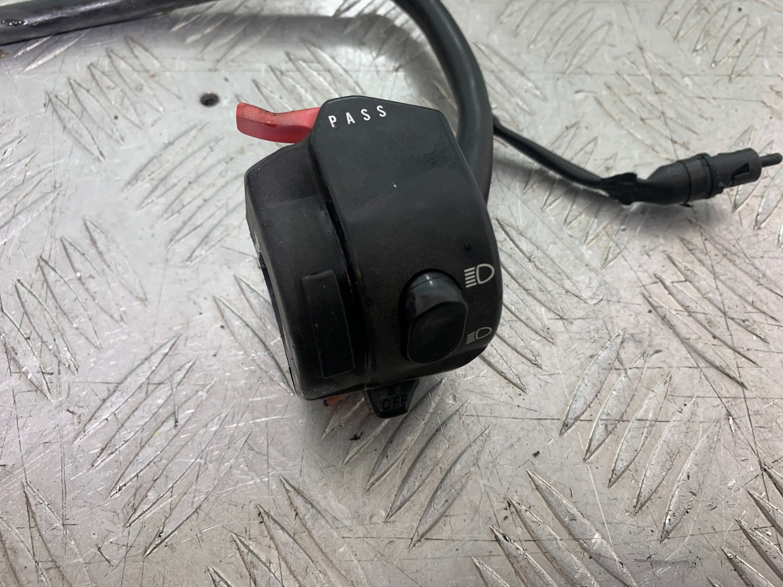 TRIUMPH 1050 SPRINT GT LEFT SWITCH GEAR  YEAR 2010-2016 (CMB1250)