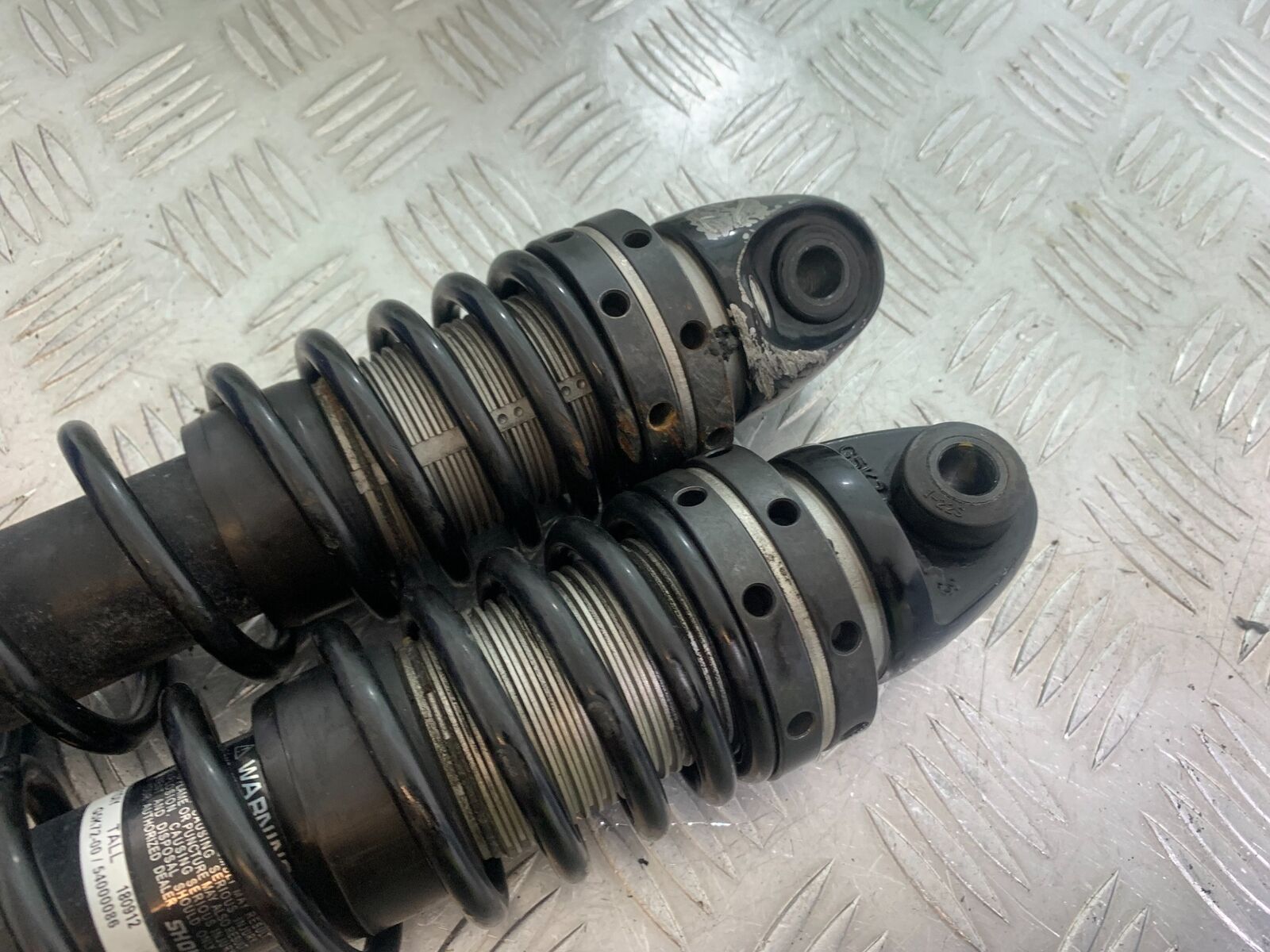 HARLEY DAVIDSON XL883 N IROD REAR SHOCKS YEAR 2020  (CMB1116)
